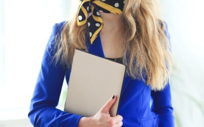 Azafata-Relaciones Públicas y Azafata-Intérprete