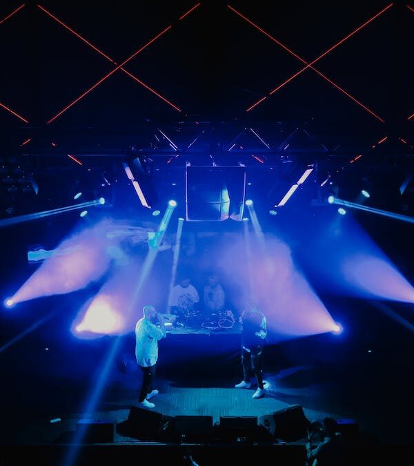 Construcción de Decorados para la Escenografía de Espectáculos en Vivo, Eventos y Audiovisuales